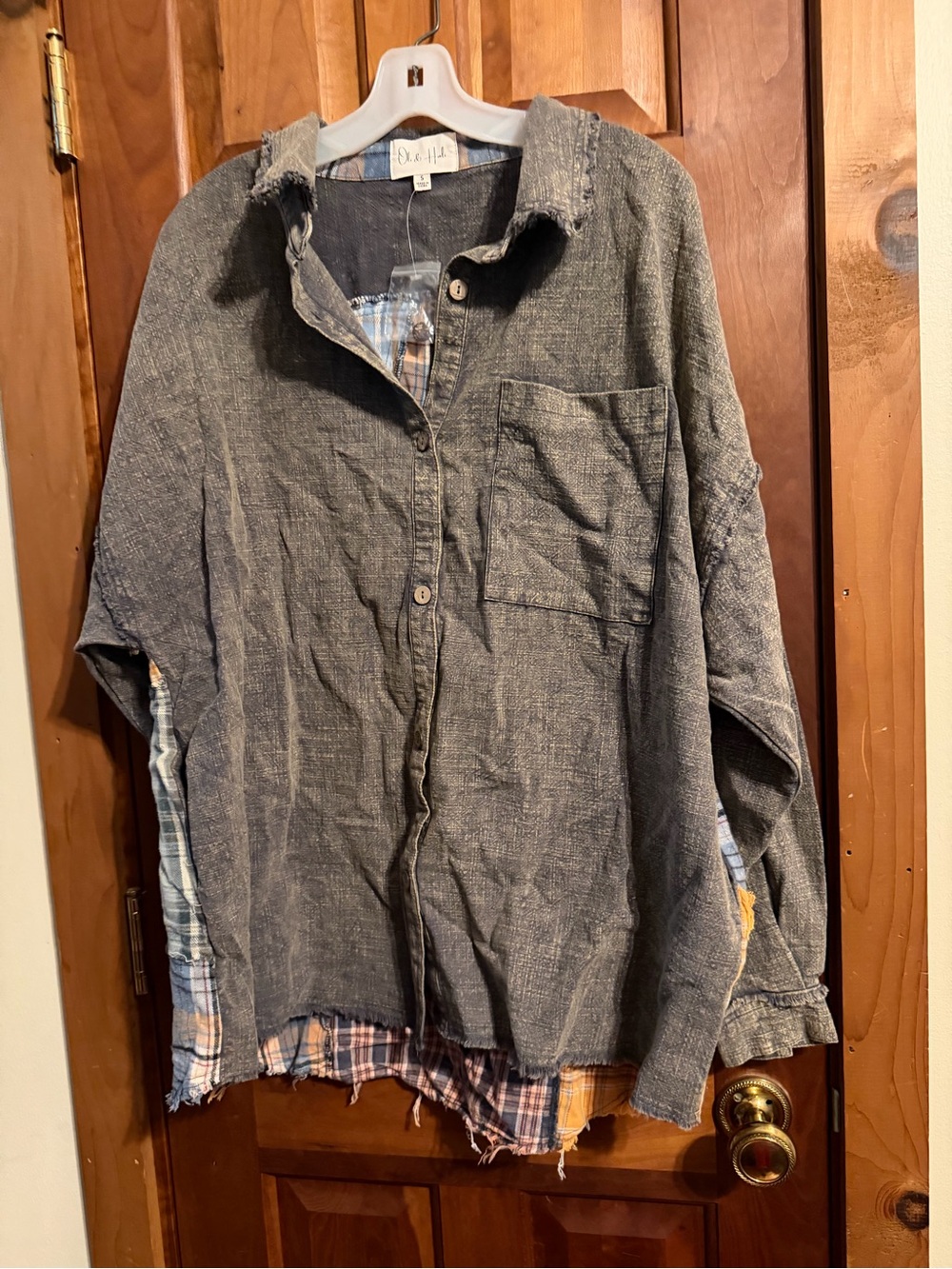 Oli & Hali Shackett with Plaid Overlay on the Back